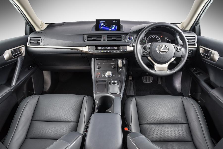 Торпедо Lexus CT200h 2018 года  (ZA) (фото 13 из 40)